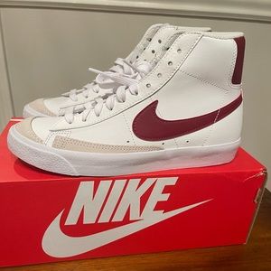 Women’s Nike Blazer Mid ‘77 (White/dark red)